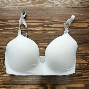 Victorias Secret Wireless Bra size: 34DD